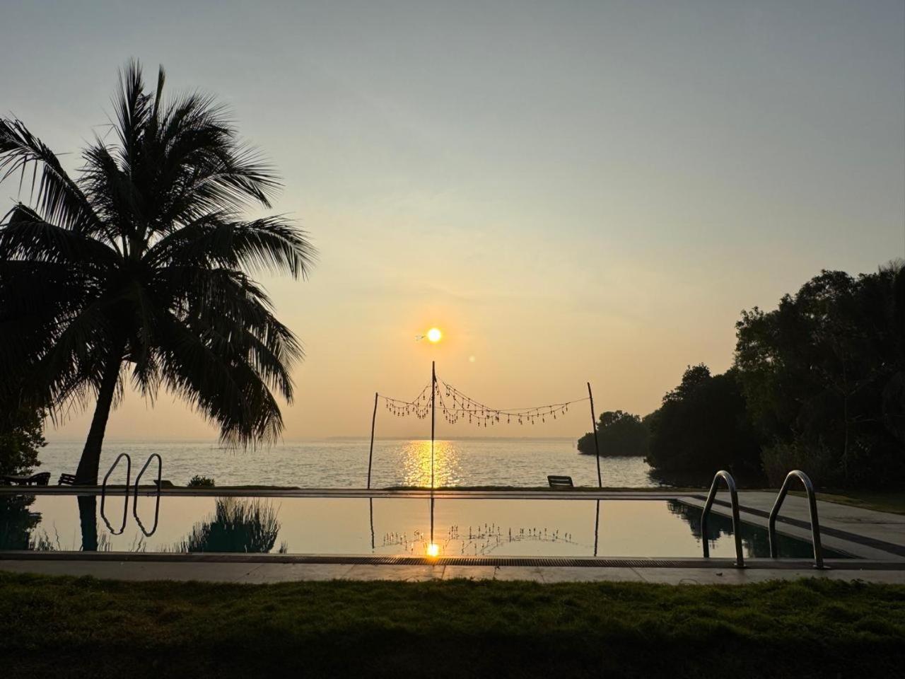 Nico Lagoon Hotel Negombo Buitenkant foto