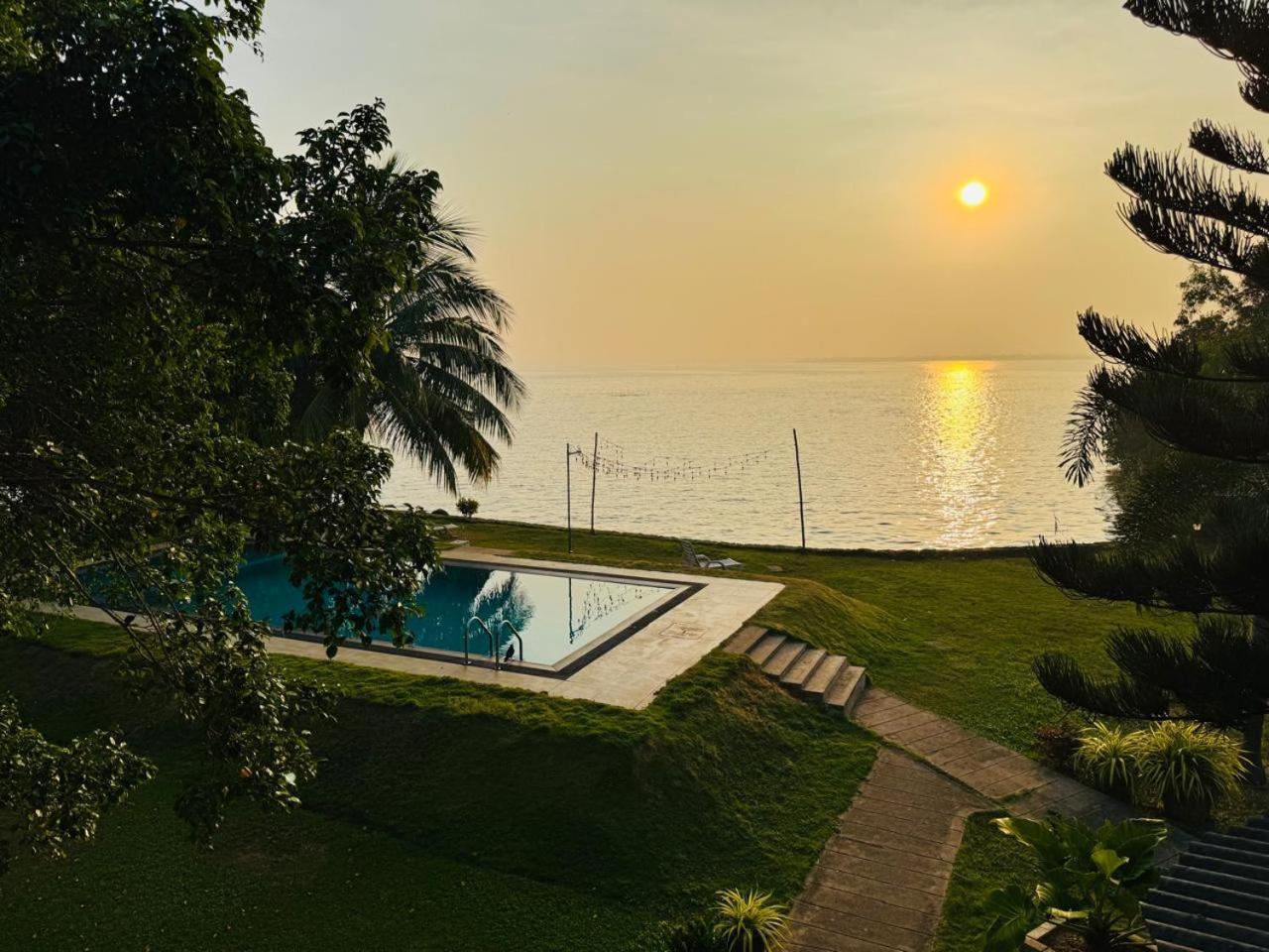 Nico Lagoon Hotel Negombo Buitenkant foto