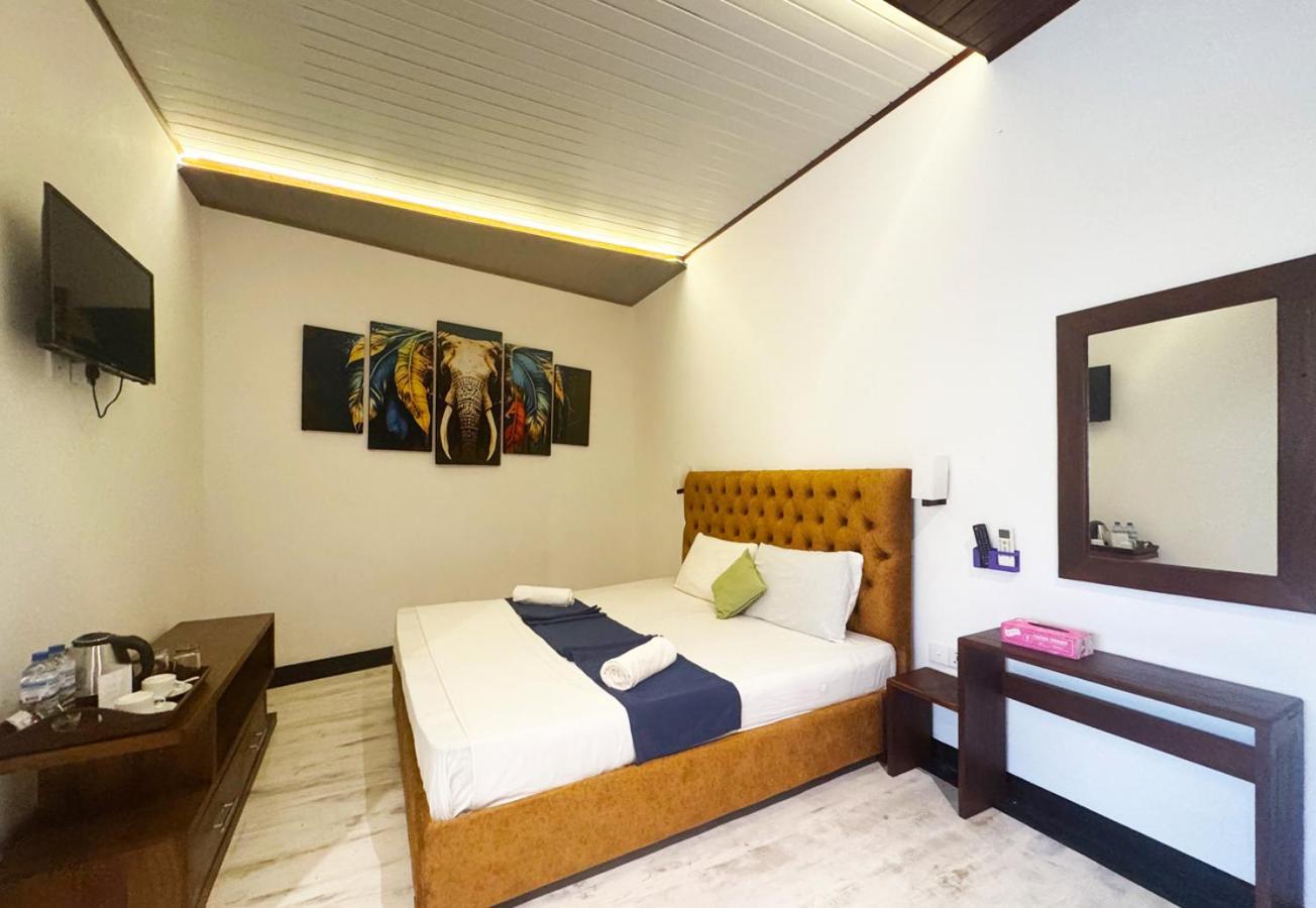 Nico Lagoon Hotel Negombo Buitenkant foto