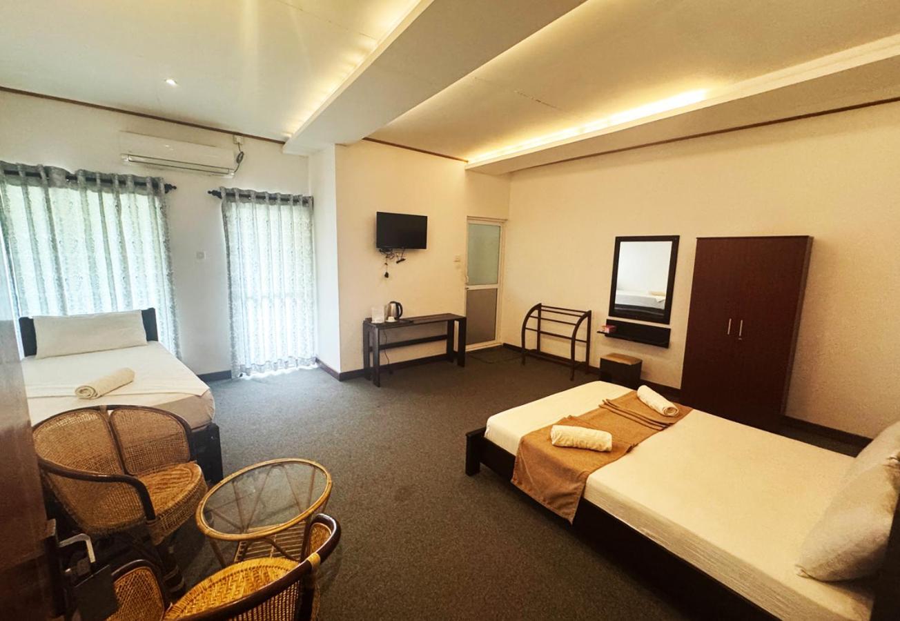 Nico Lagoon Hotel Negombo Buitenkant foto