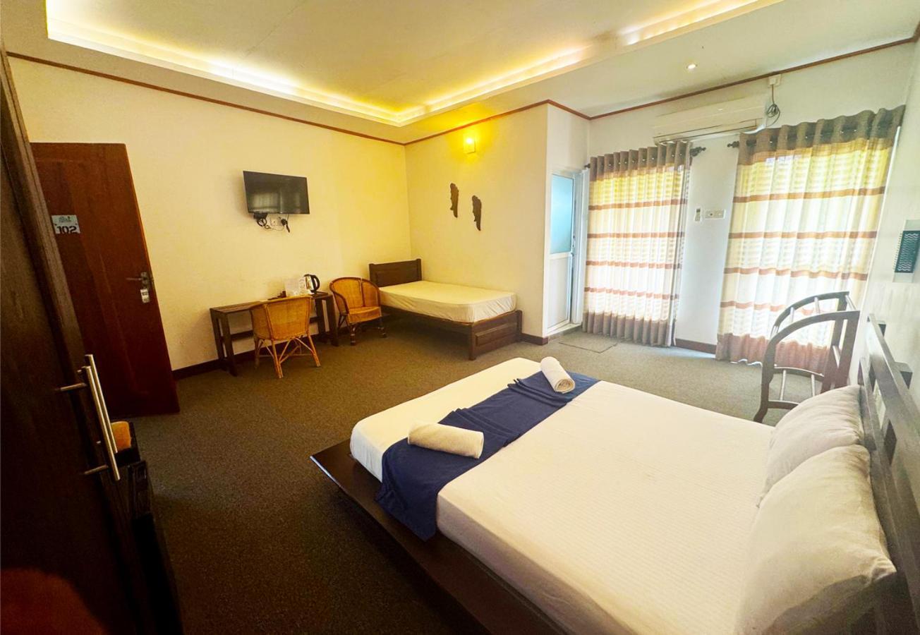 Nico Lagoon Hotel Negombo Buitenkant foto
