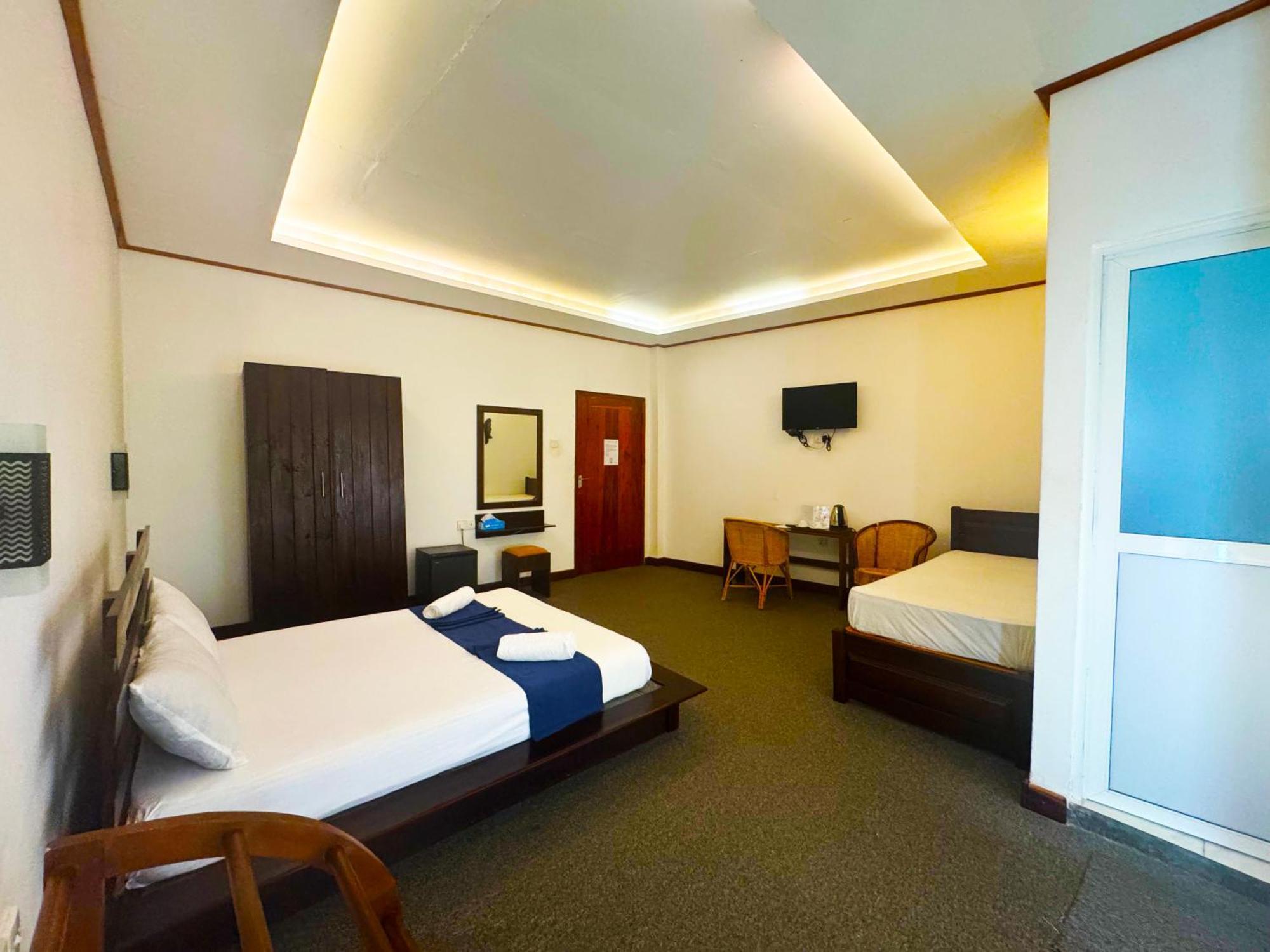 Nico Lagoon Hotel Negombo Buitenkant foto
