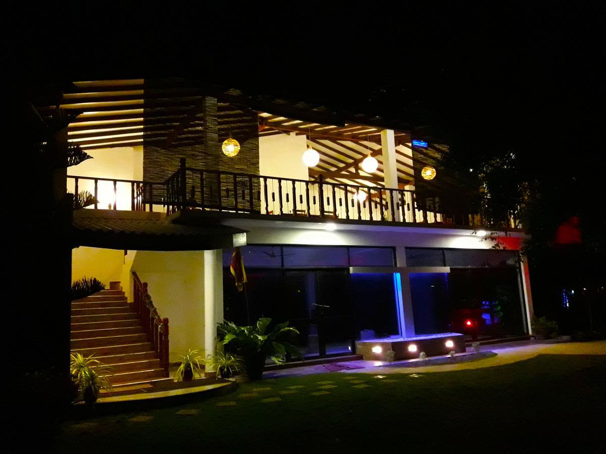 Nico Lagoon Hotel Negombo Buitenkant foto