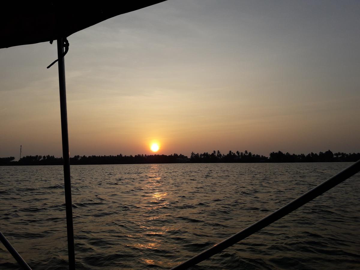 Nico Lagoon Hotel Negombo Buitenkant foto
