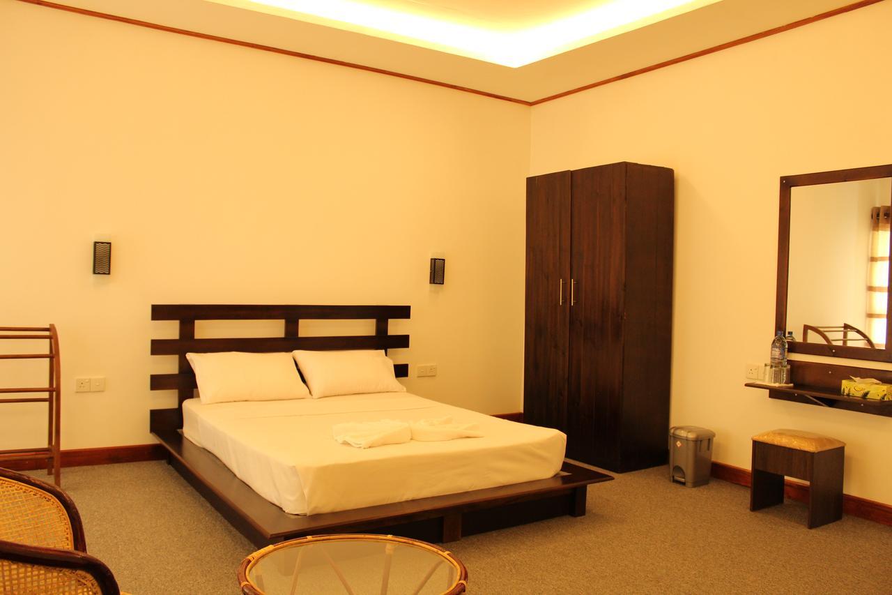 Nico Lagoon Hotel Negombo Buitenkant foto