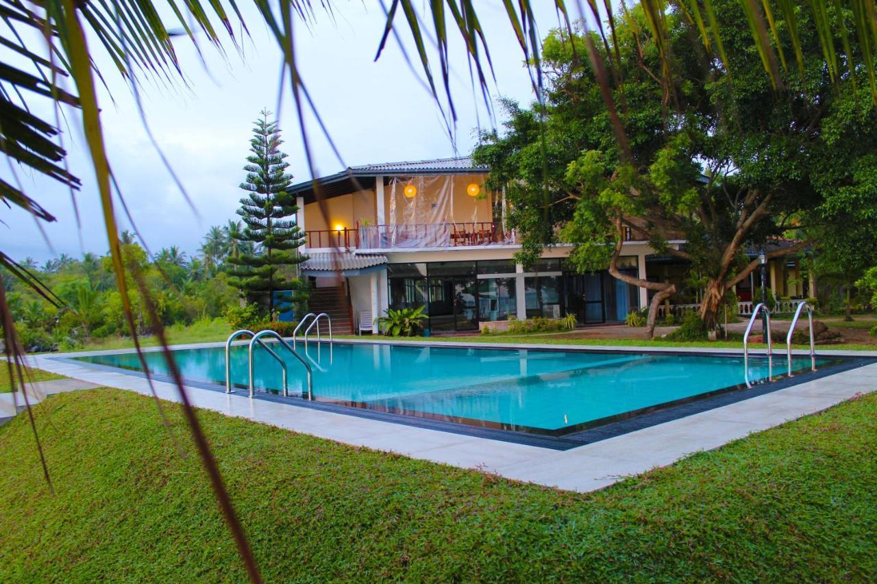 Nico Lagoon Hotel Negombo Buitenkant foto
