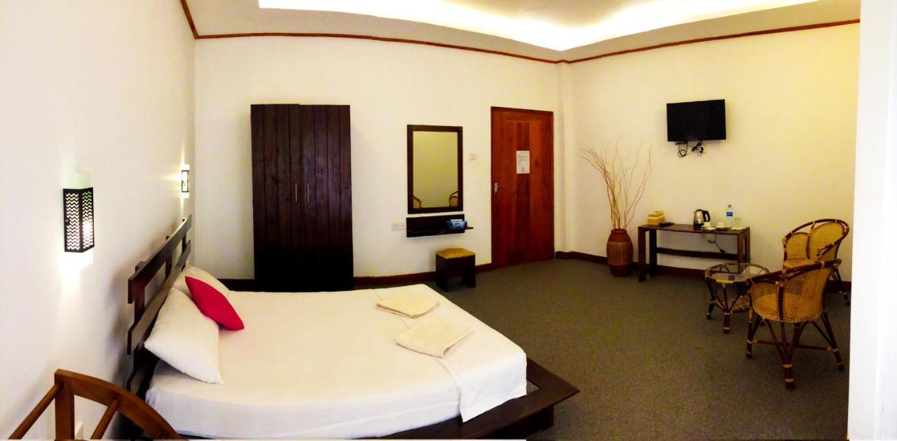 Nico Lagoon Hotel Negombo Buitenkant foto